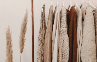Essential Guide to Building a Capsule Wardrobe: What It Is and How to Create Yours